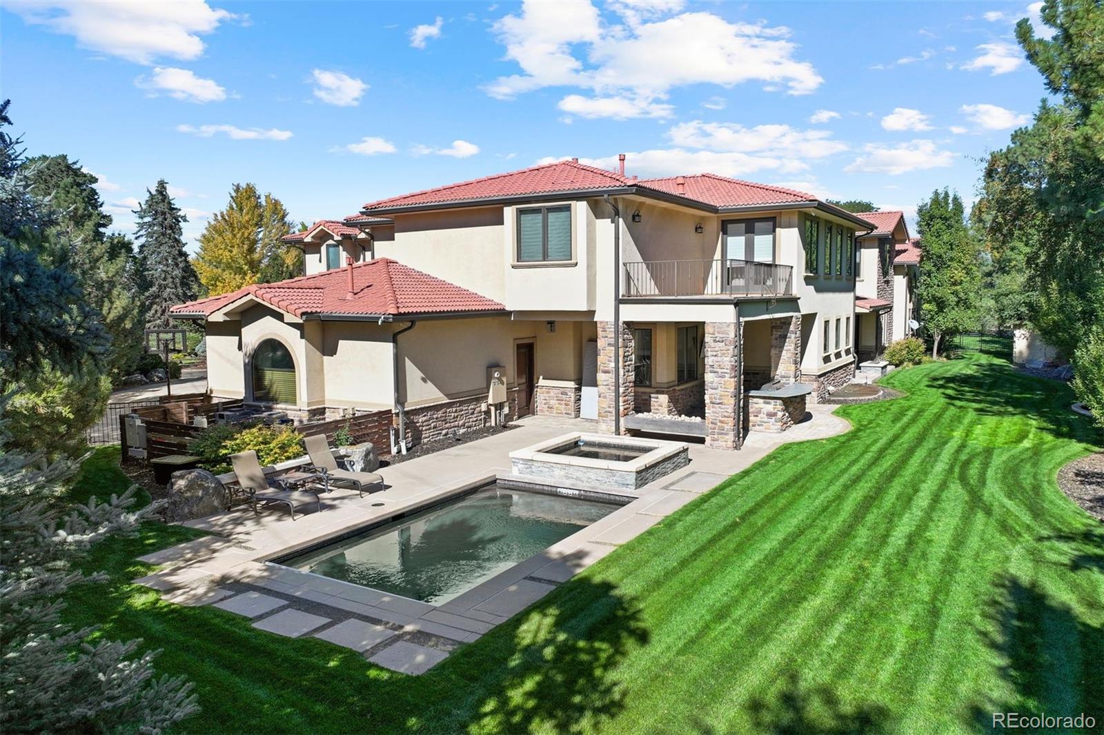 2 Viking Drive