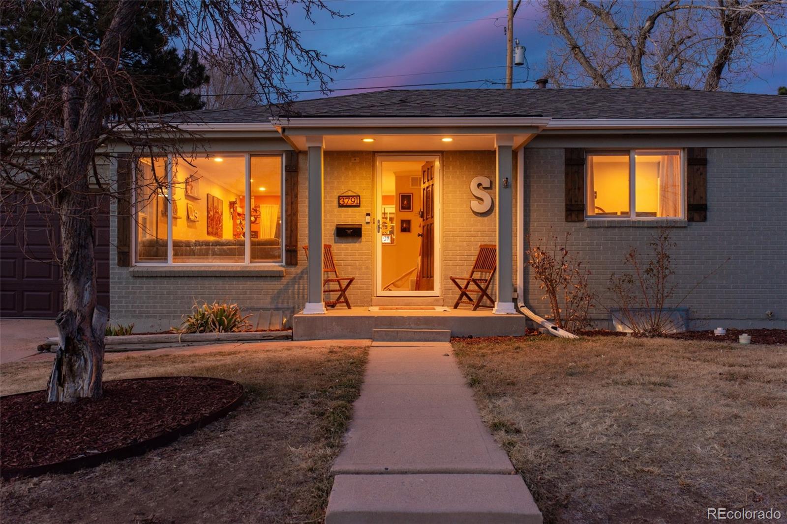 3791 W Wagon Trail Drive