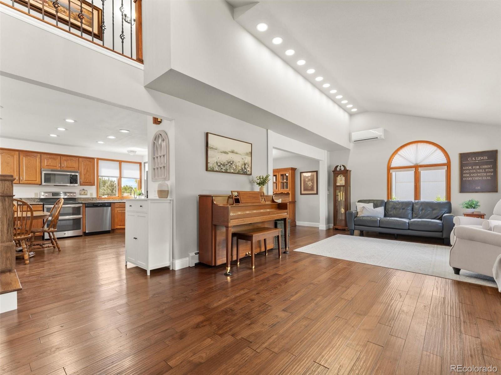 9642 W 69th Place