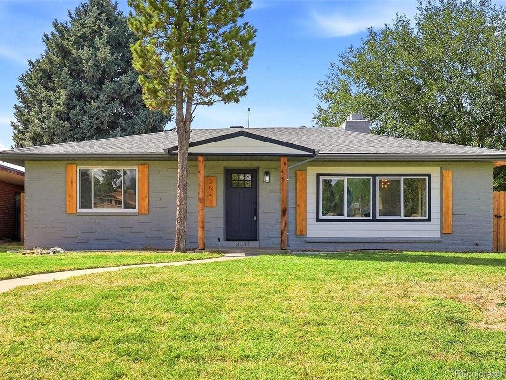 Photo of 3541 N Monaco Street Parkway, Denver, CO 80207 (MLS # 2213354)