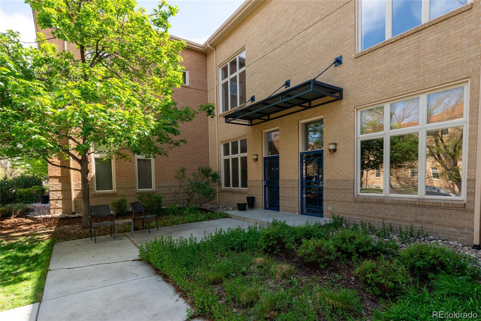 275 Rampart Way 208