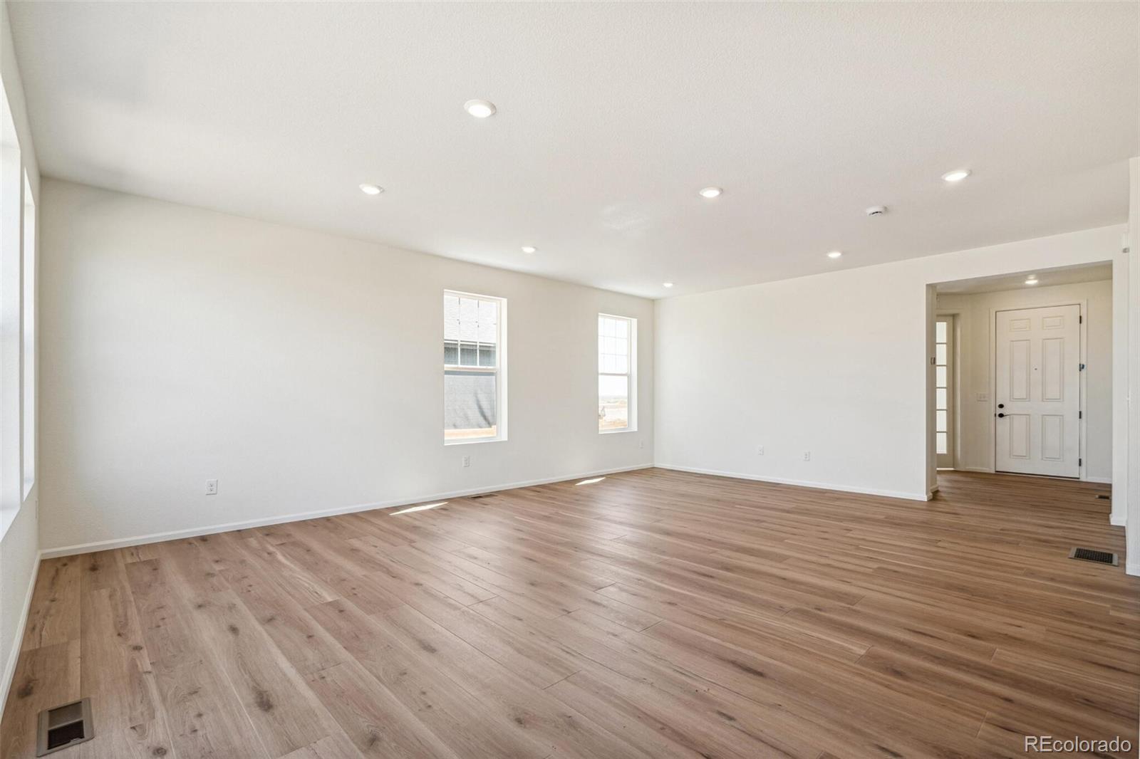 6207 E 155th Place