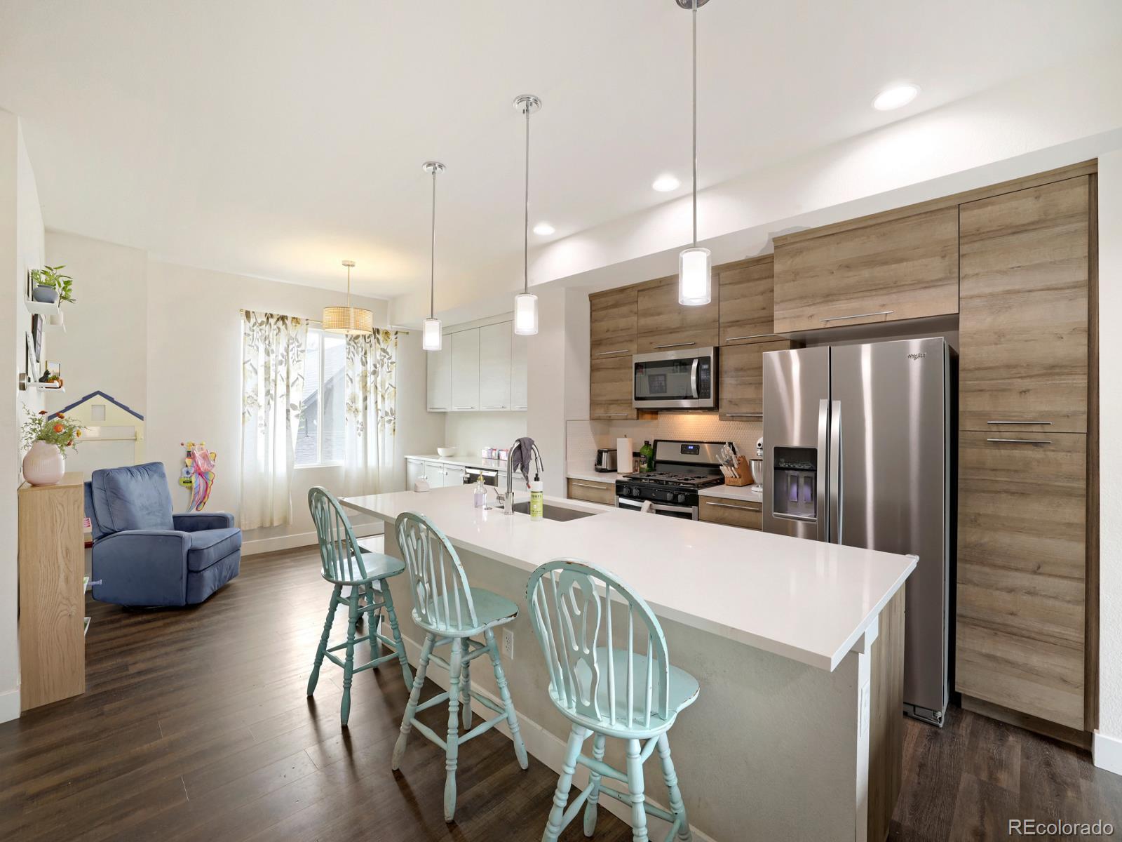 5666 W 10th Place