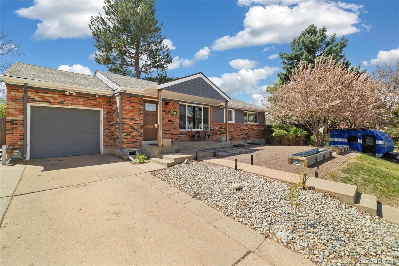 882 E Briarwood Circle