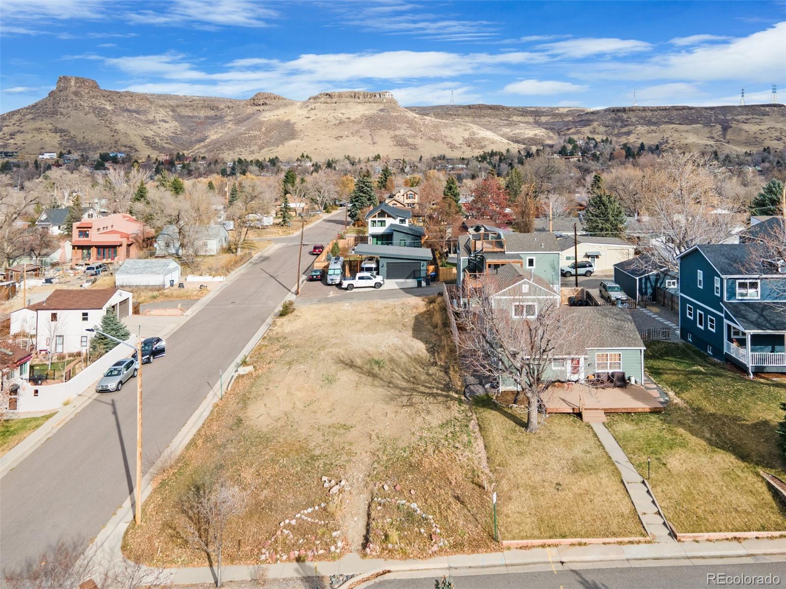 2201 Illinois Street