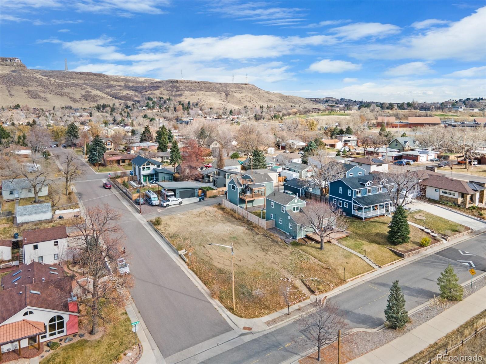 2201 Illinois Street