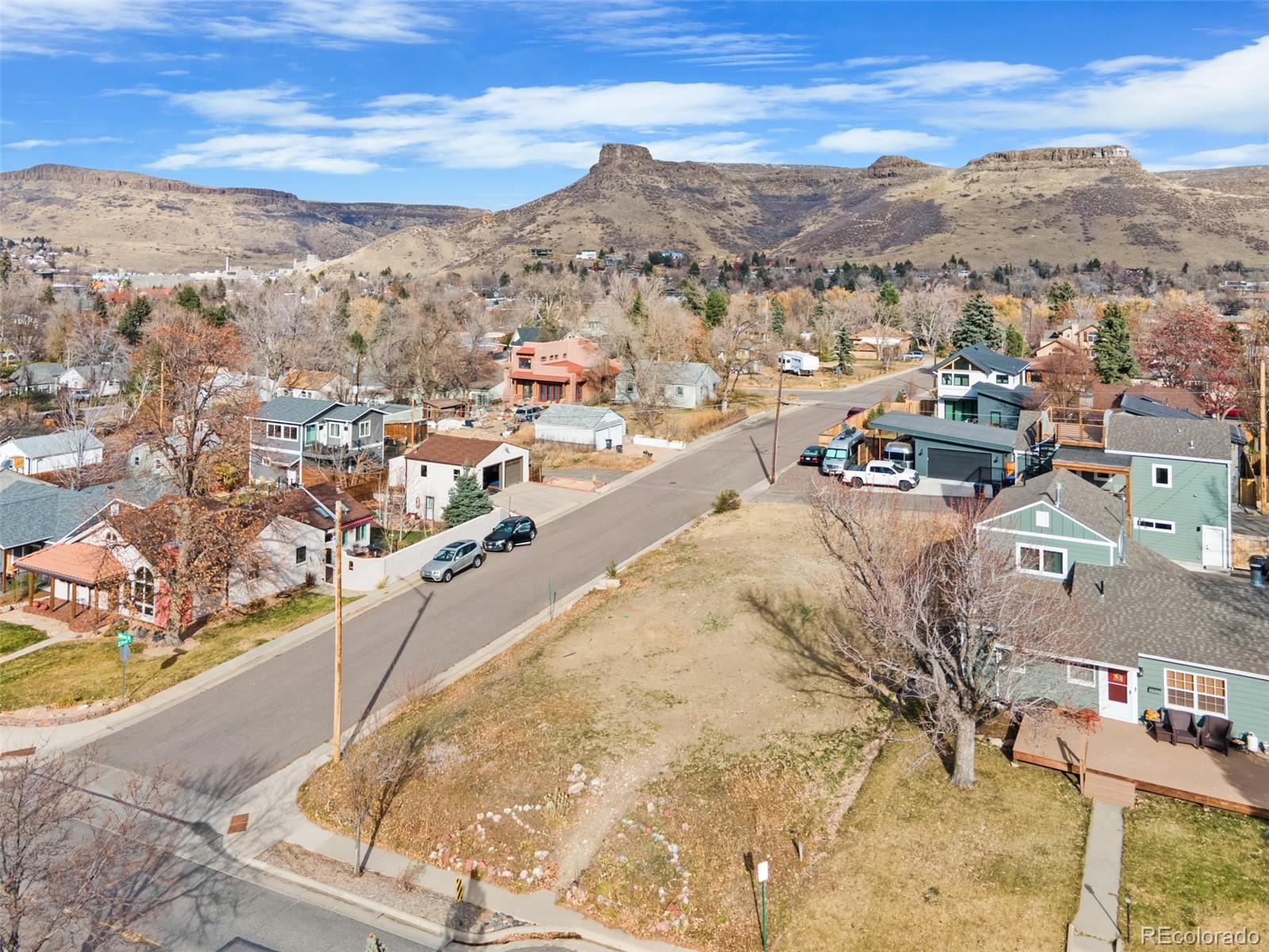 2201 Illinois Street