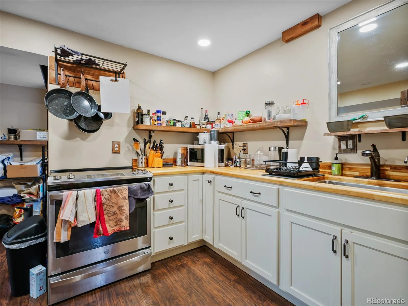 Golden, Colorado 80401, United States, 5 Bedrooms Bedrooms, ,2 BathroomsBathrooms,Residential,Active,164907