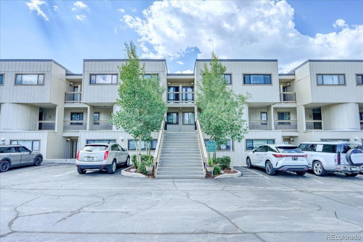 311 W La Bonte Street 304