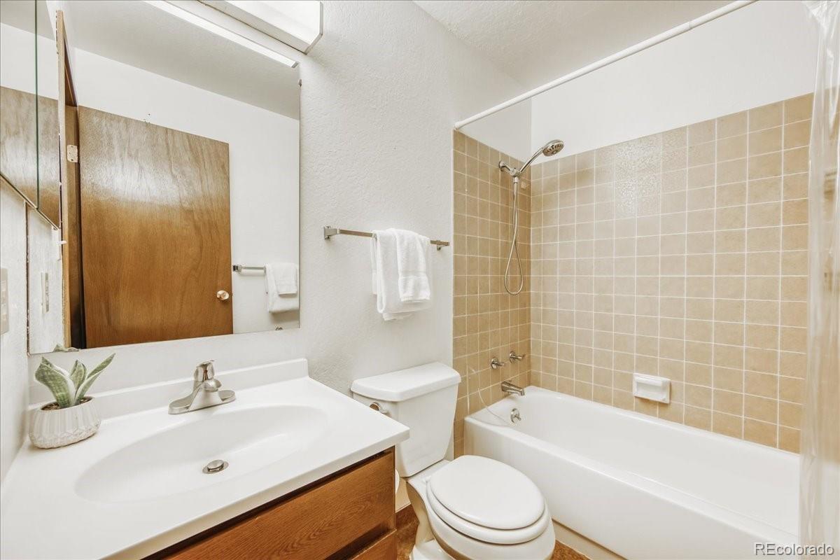 311 W La Bonte Street 304
