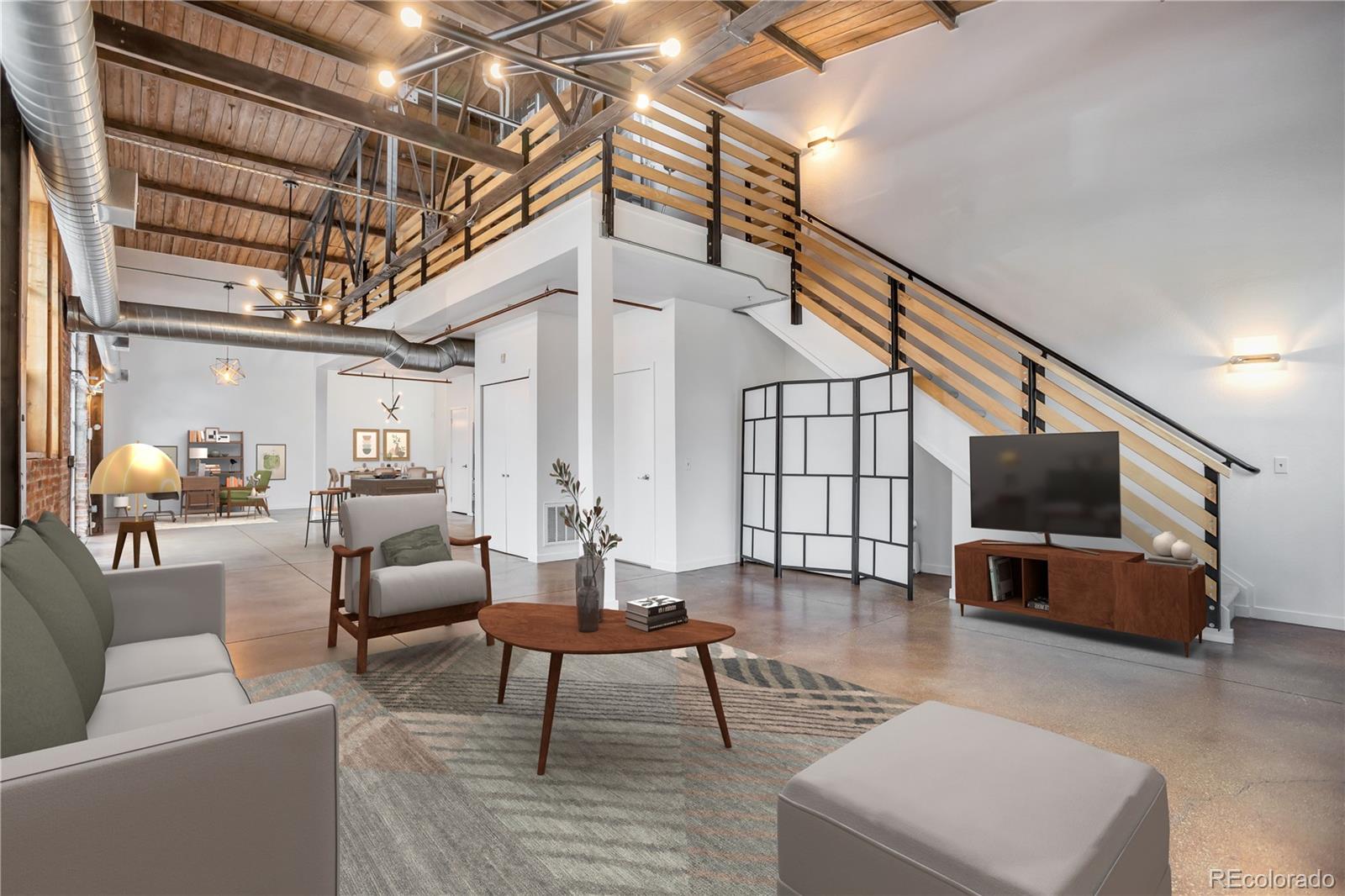 3033 Blake Street 121