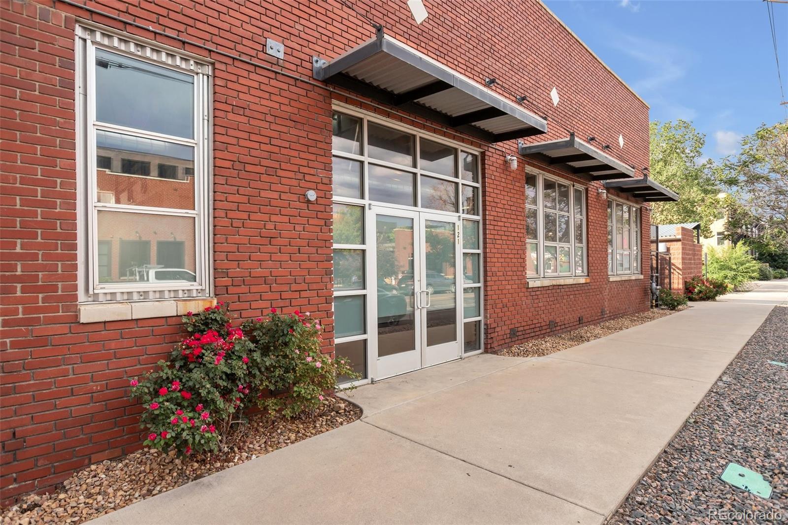 3033 Blake Street 121