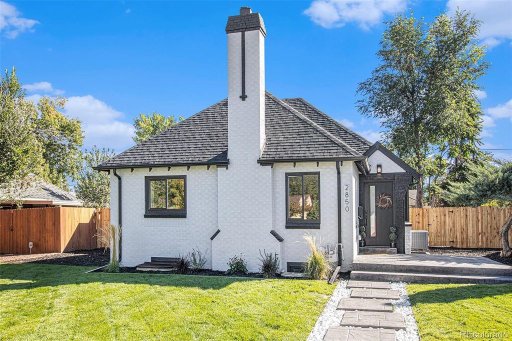 Photo of 2850 Leyden Street, Denver, CO 80207 (MLS # 5034703)