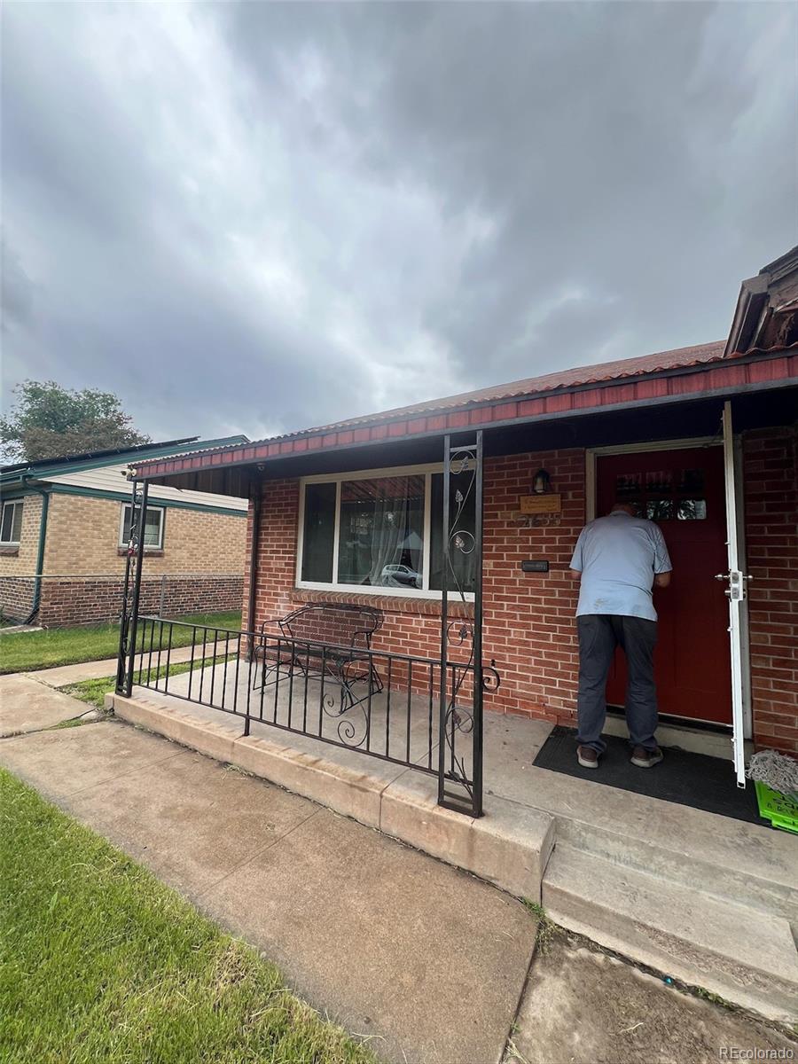 2655 Pontiac Street