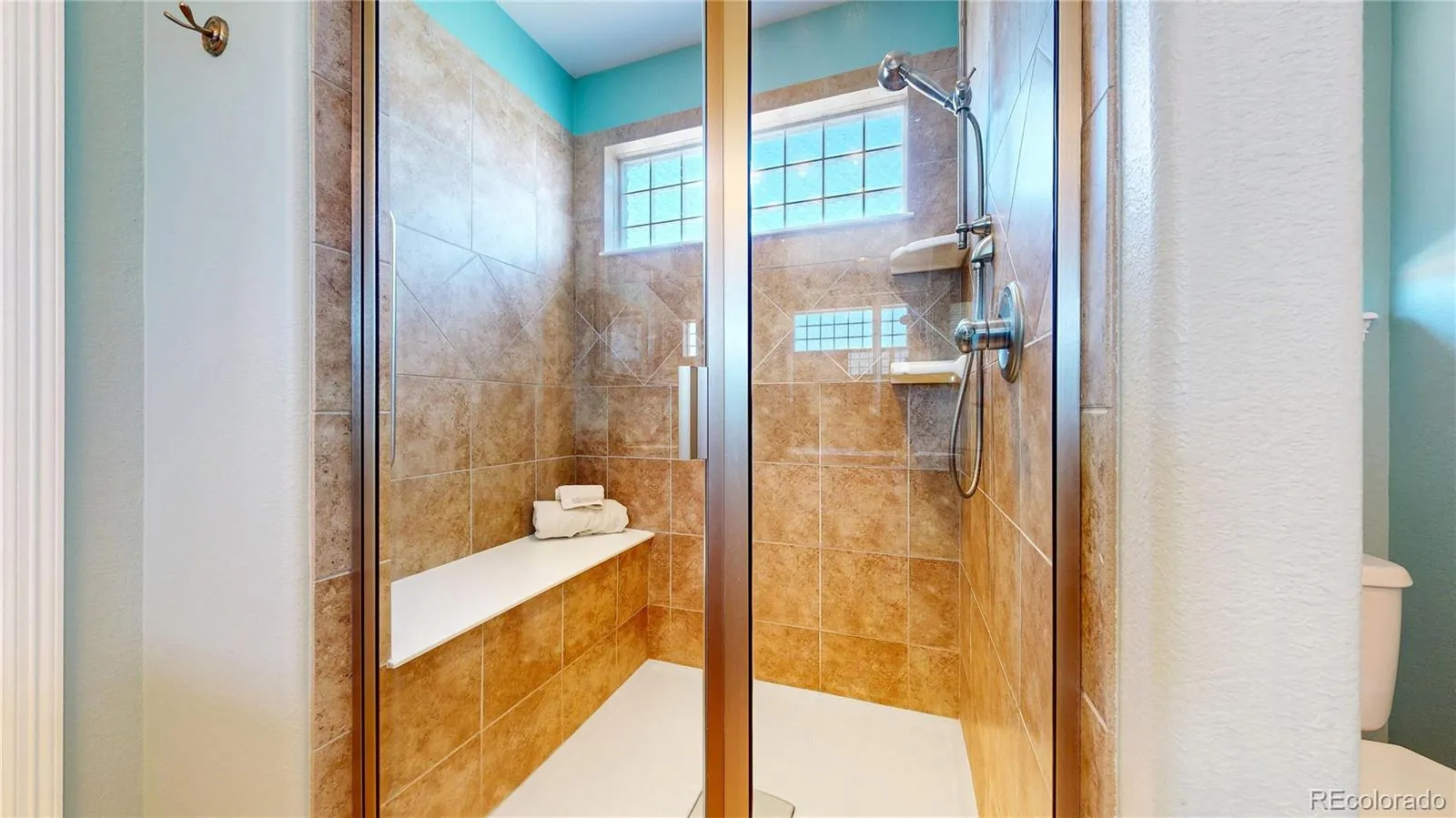 Arvada, Colorado 80004, United States, 4 Bedrooms Bedrooms, ,3 BathroomsBathrooms,Residential,Pending,105159