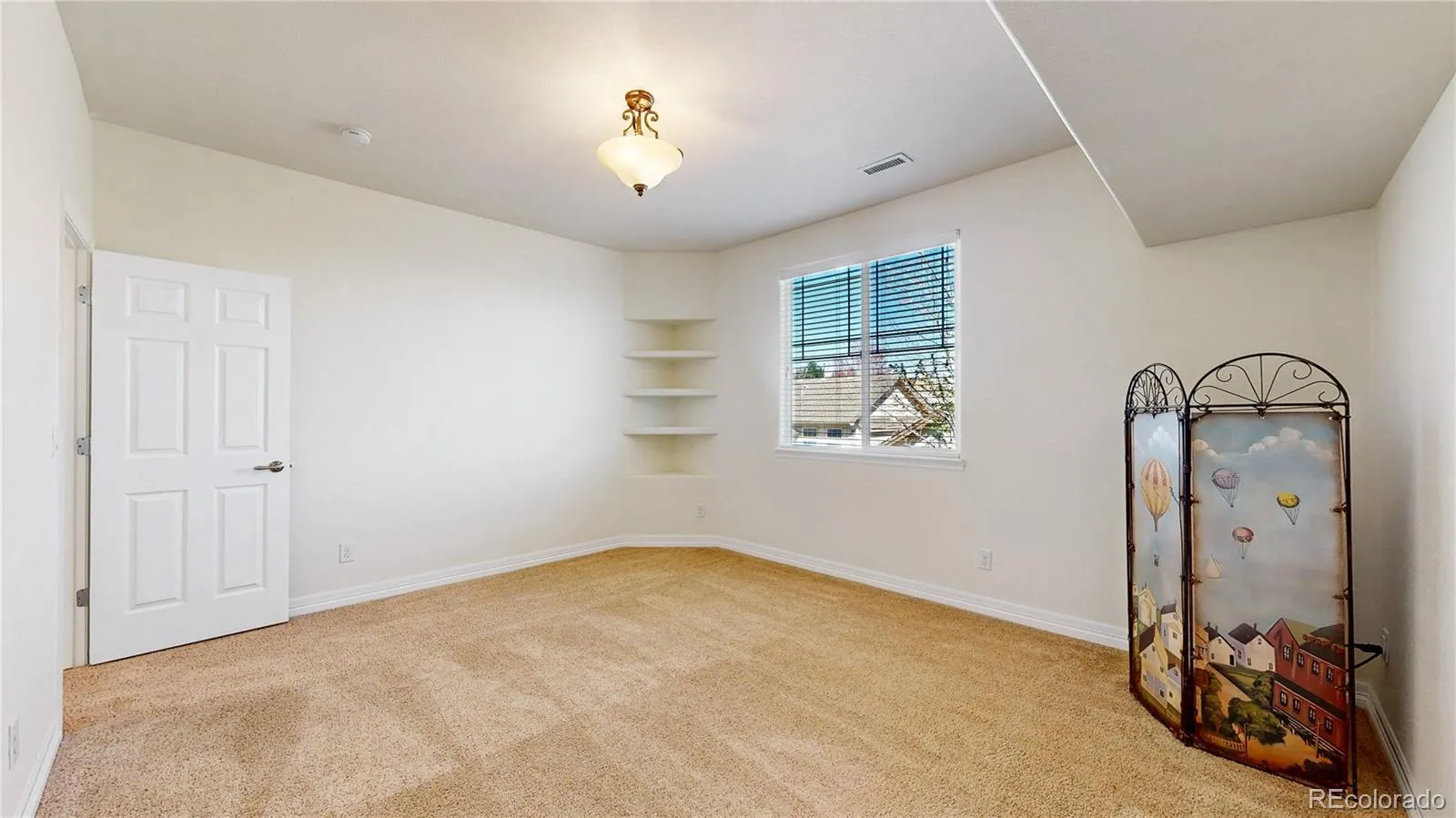 Arvada, Colorado 80004, United States, 4 Bedrooms Bedrooms, ,3 BathroomsBathrooms,Residential,Pending,105159