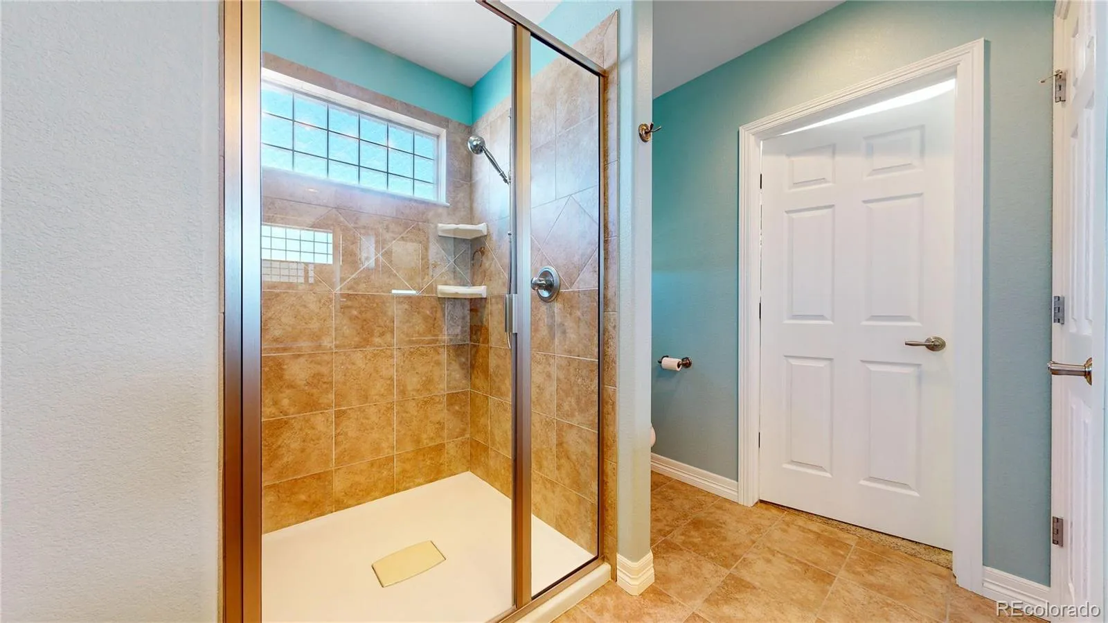 Arvada, Colorado 80004, United States, 4 Bedrooms Bedrooms, ,3 BathroomsBathrooms,Residential,Pending,105159