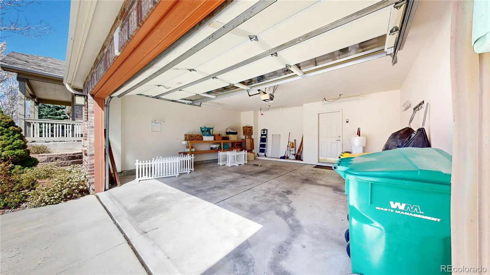 Arvada, Colorado 80004, United States, 4 Bedrooms Bedrooms, ,3 BathroomsBathrooms,Residential,Pending,105159