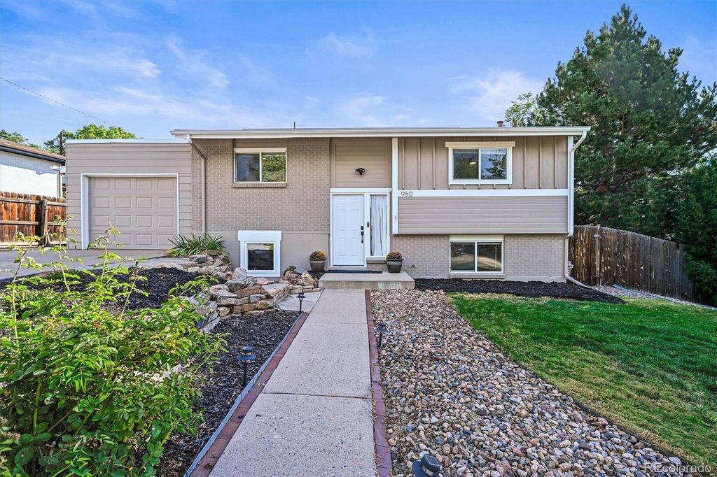 Photo of 950 S Pierson Way, Lakewood, CO 80226 (MLS # 6632125)