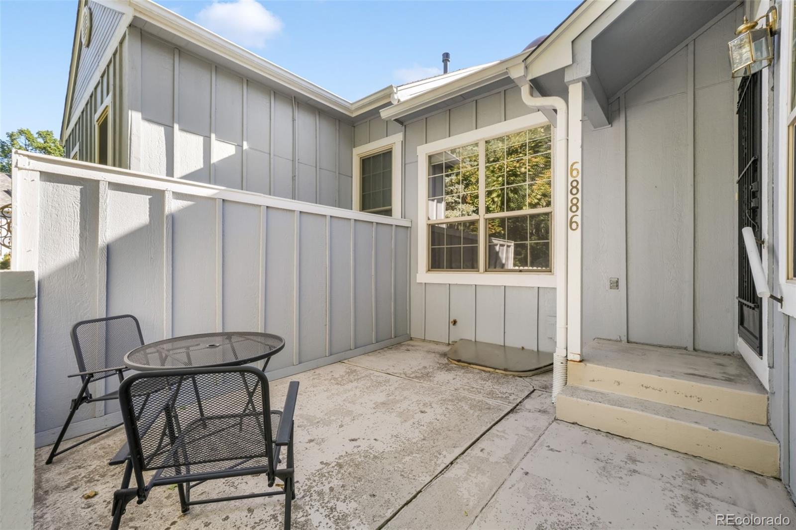 6886 Los Reyes Circle