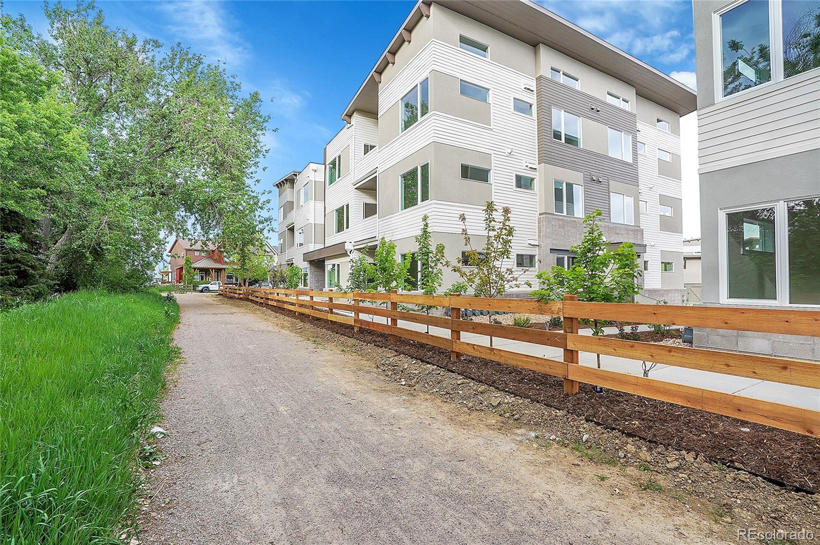 1304 Snowberry 102