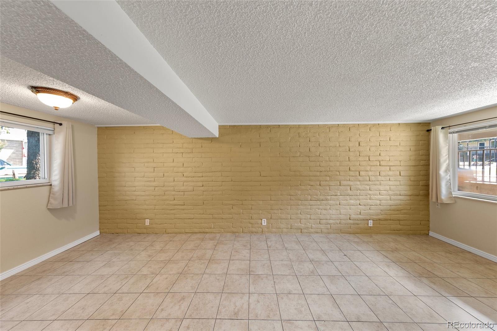 1723 Robb Street 23