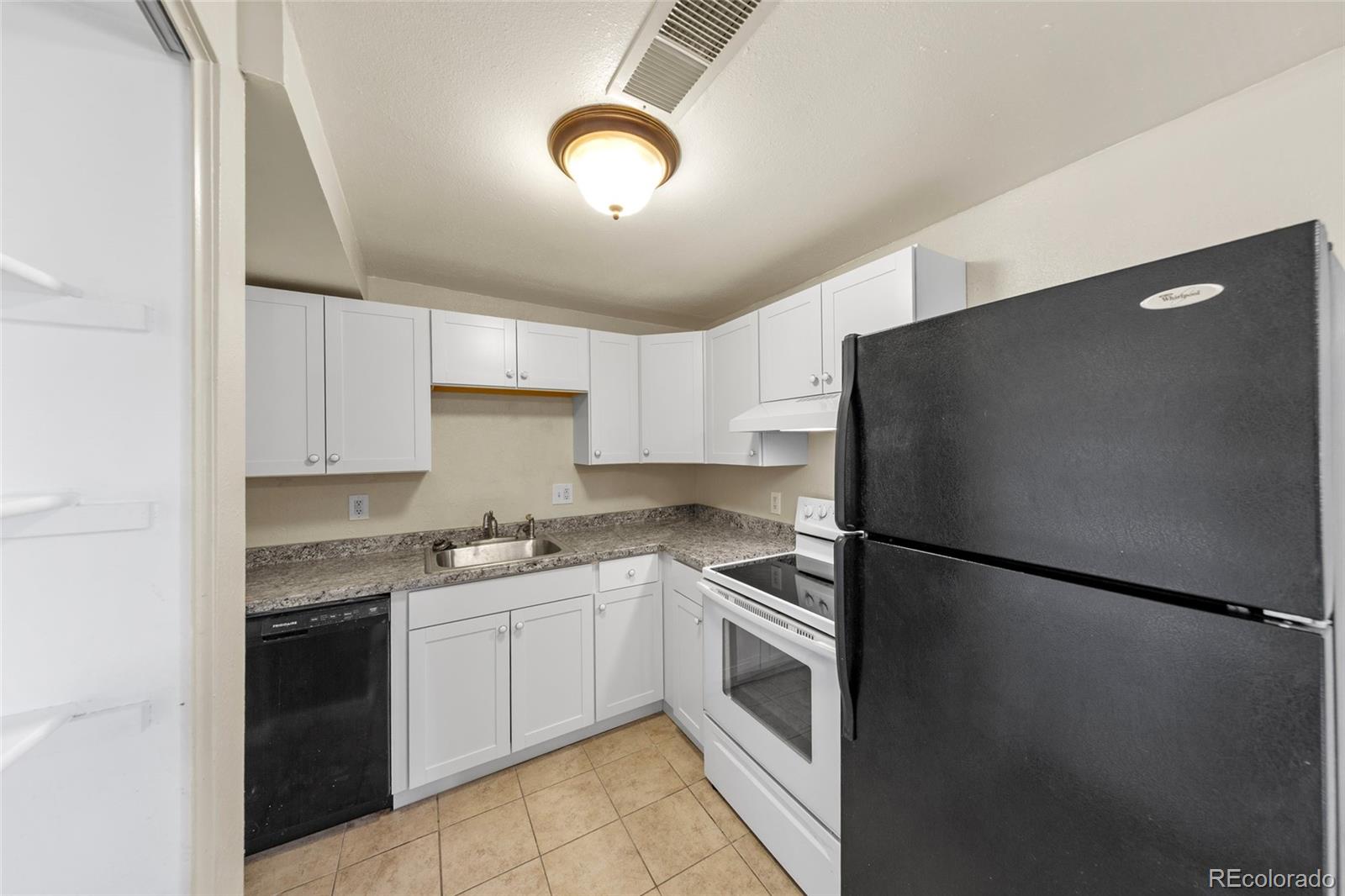 1723 Robb Street 23