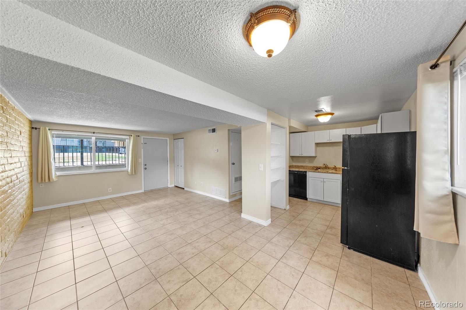 1723 Robb Street 23