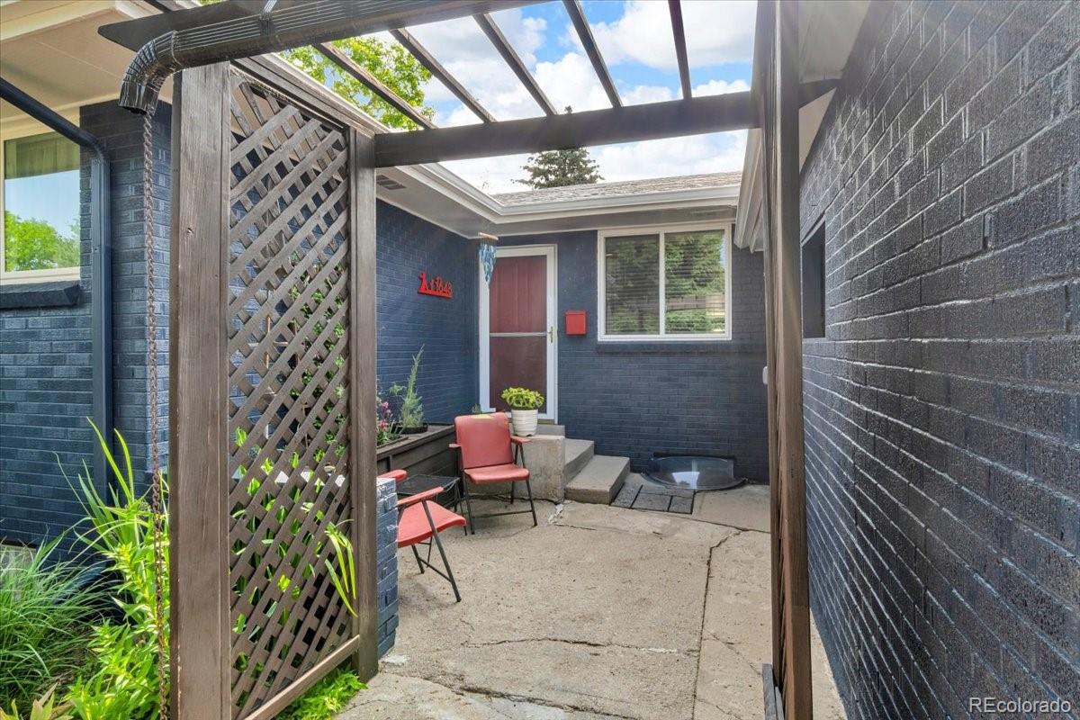 1648 S Locust Street