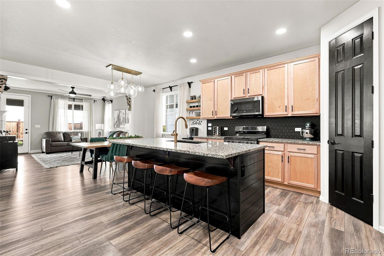 3943 White Leaf Place