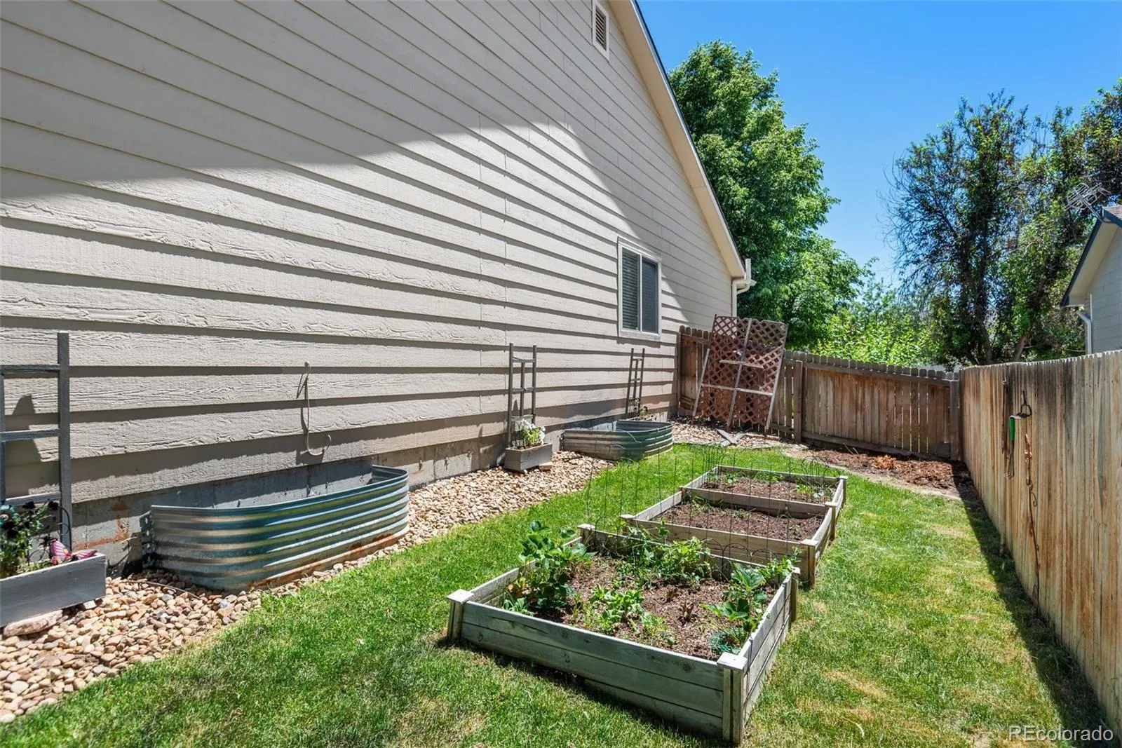 Centennial, Colorado 80015, United States, 4 Bedrooms Bedrooms, ,2 BathroomsBathrooms,Residential,Active,137204