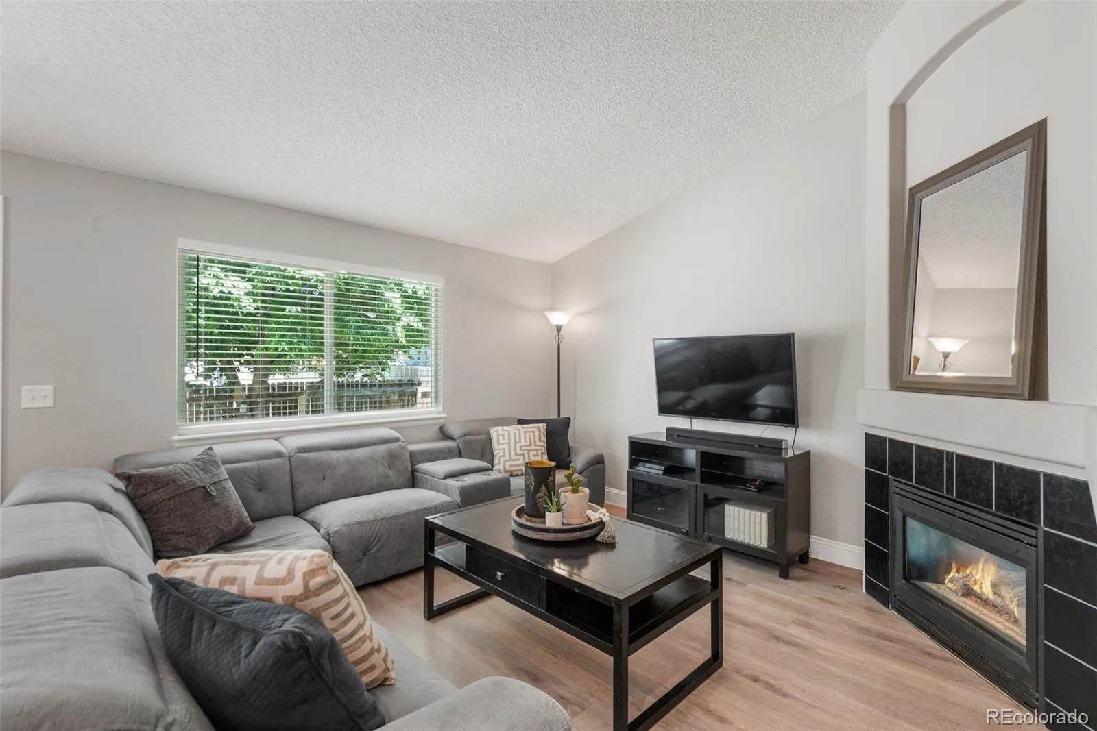 Centennial, Colorado 80015, United States, 4 Bedrooms Bedrooms, ,2 BathroomsBathrooms,Residential,Active,137204