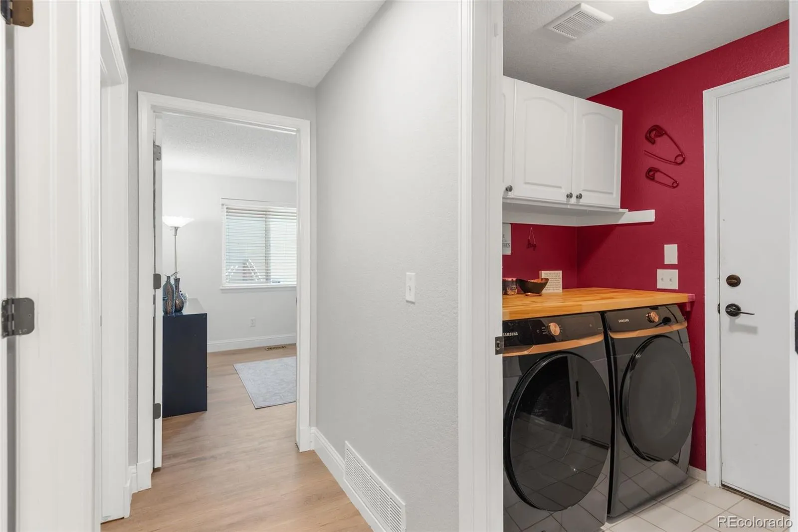 Centennial, Colorado 80015, United States, 4 Bedrooms Bedrooms, ,2 BathroomsBathrooms,Residential,Active,137204