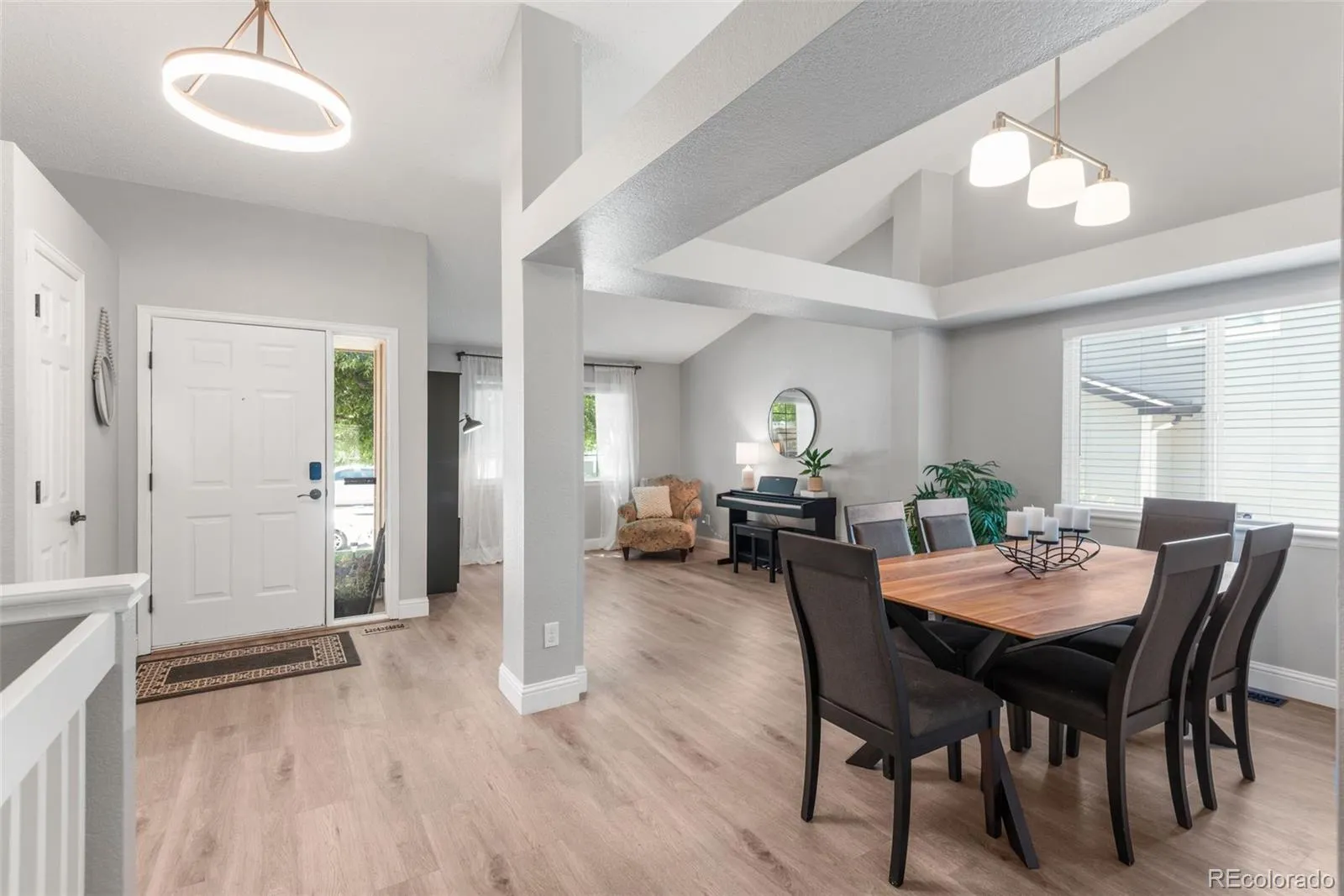 Centennial, Colorado 80015, United States, 4 Bedrooms Bedrooms, ,2 BathroomsBathrooms,Residential,Active,137204