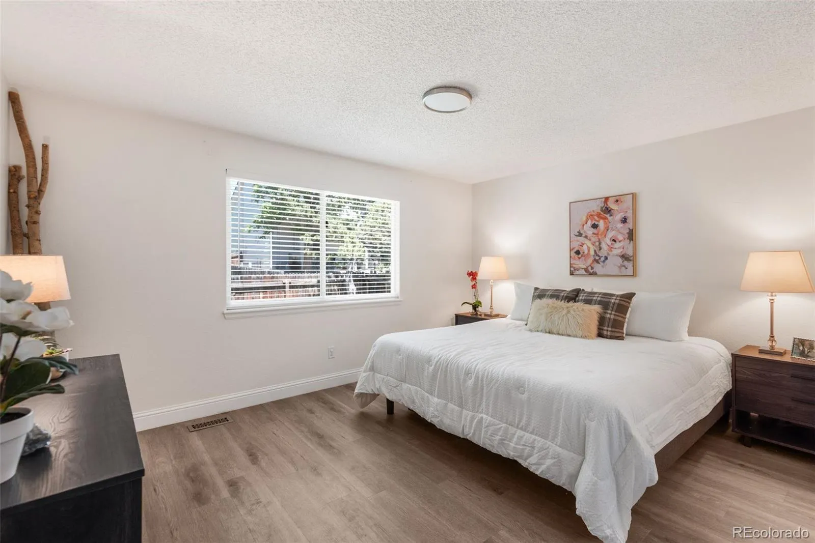 Centennial, Colorado 80015, United States, 4 Bedrooms Bedrooms, ,2 BathroomsBathrooms,Residential,Active,137204