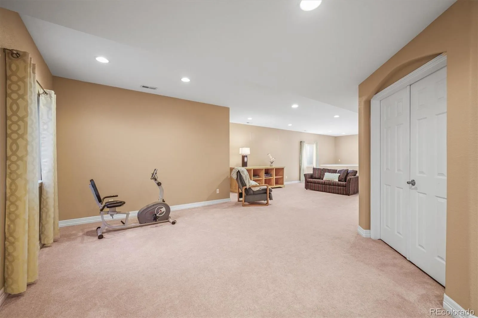 Arvada, Colorado 80007, United States, 4 Bedrooms Bedrooms, ,3 BathroomsBathrooms,Residential,Active,113315