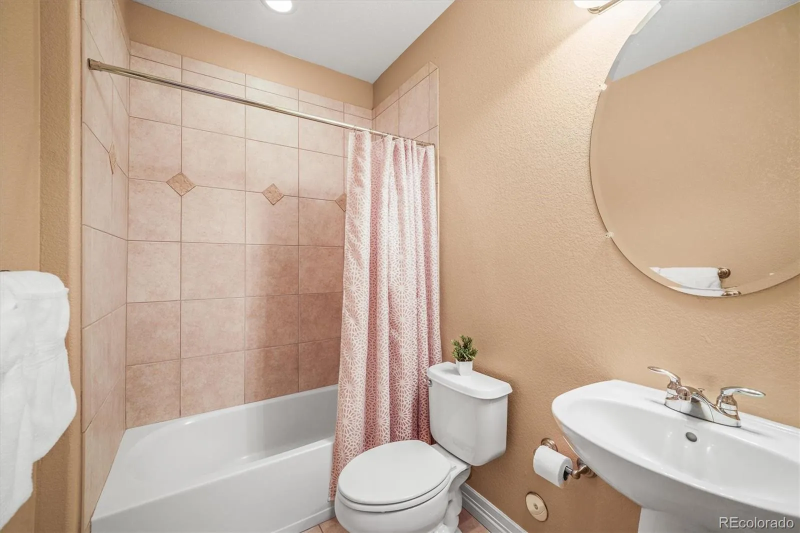 Arvada, Colorado 80007, United States, 4 Bedrooms Bedrooms, ,3 BathroomsBathrooms,Residential,Active,113315