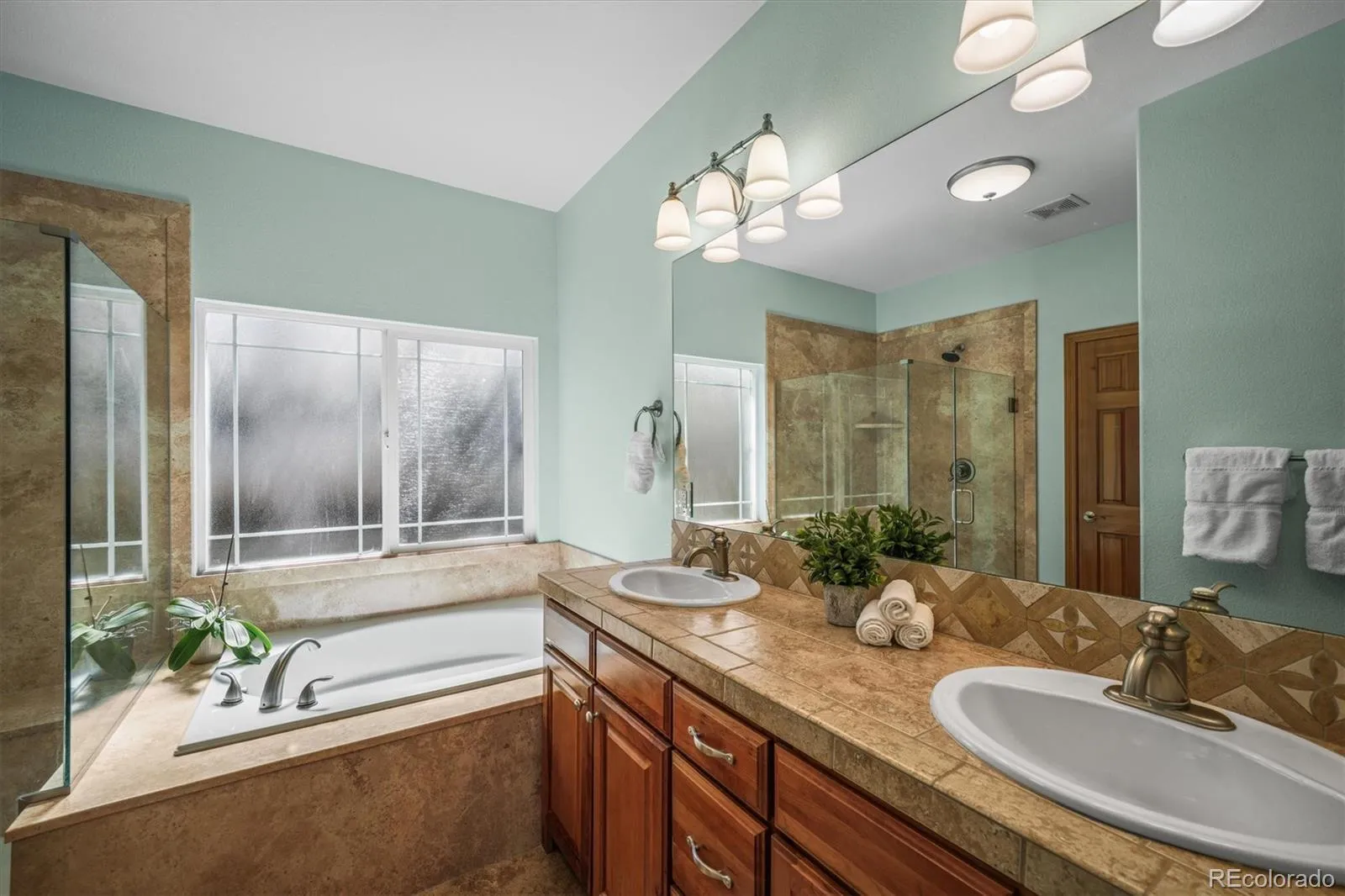 Arvada, Colorado 80007, United States, 4 Bedrooms Bedrooms, ,3 BathroomsBathrooms,Residential,Active,113315