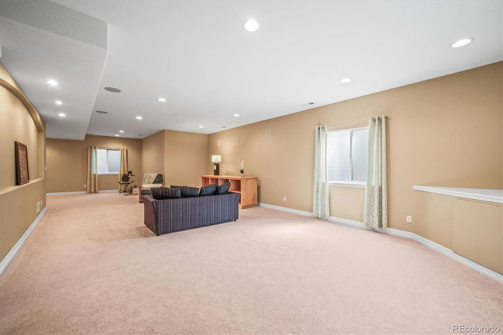 Arvada, Colorado 80007, United States, 4 Bedrooms Bedrooms, ,3 BathroomsBathrooms,Residential,Active,113315