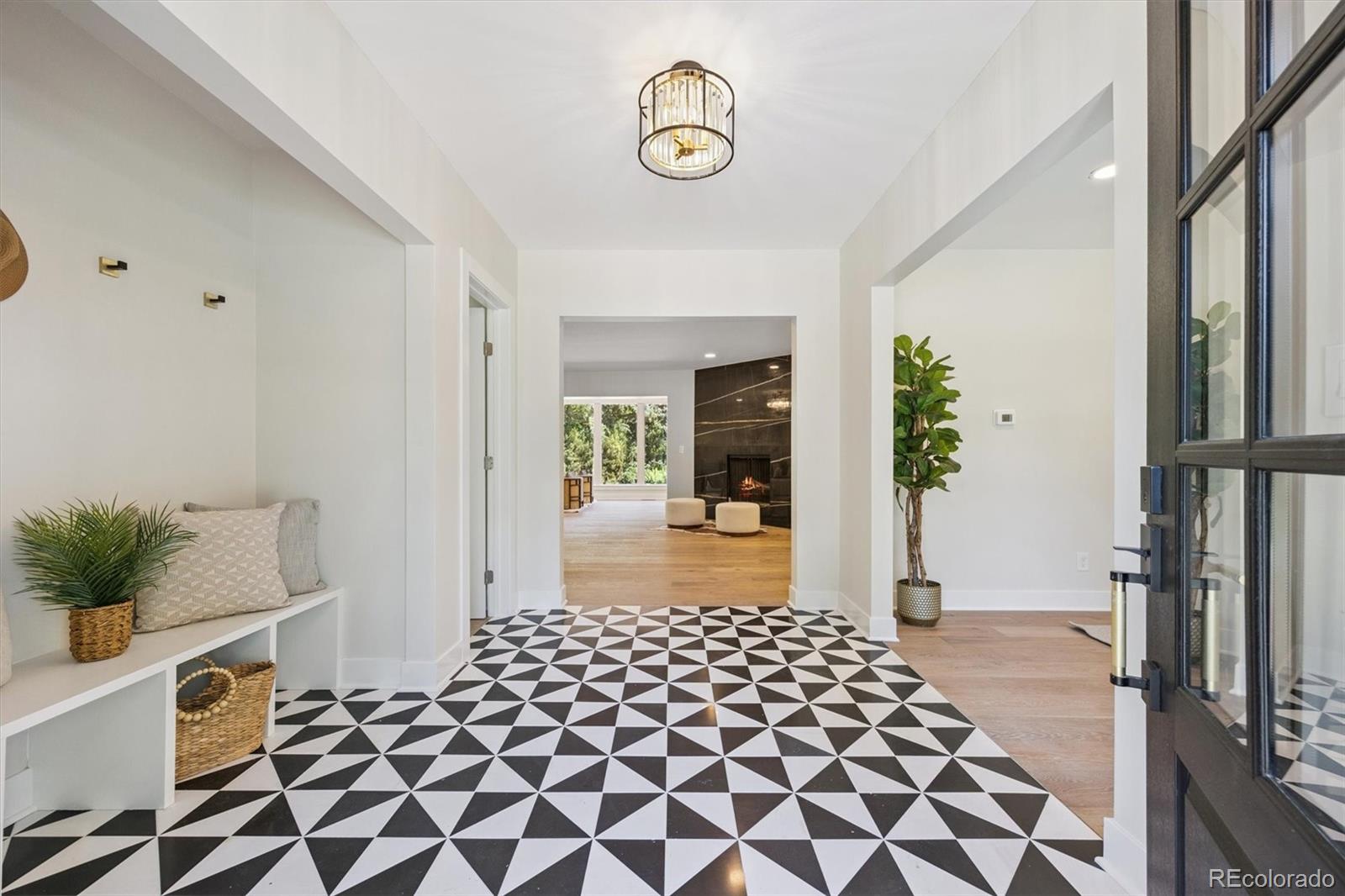 3360 S Columbine Circle