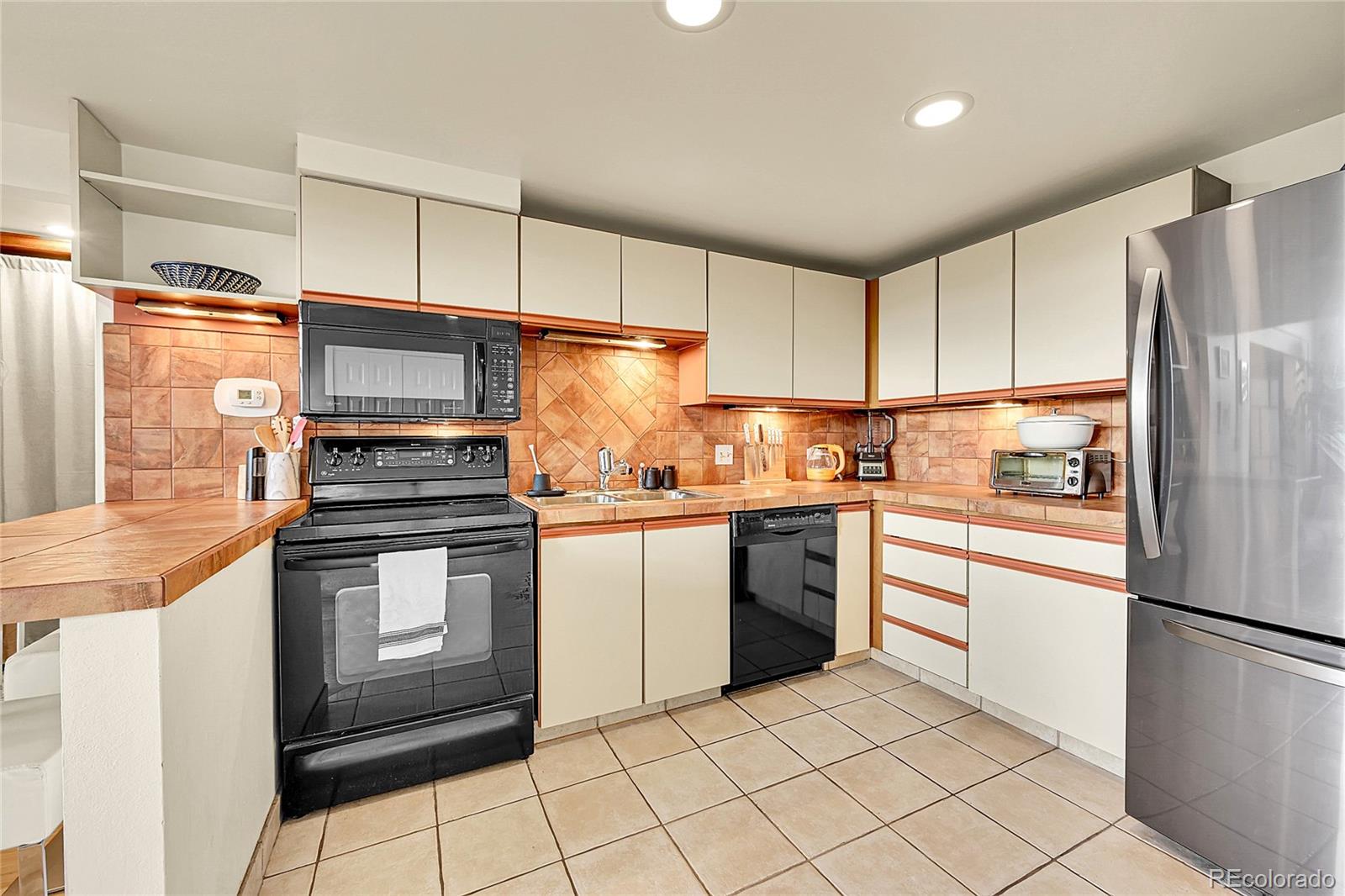 2351 Federal Boulevard 401