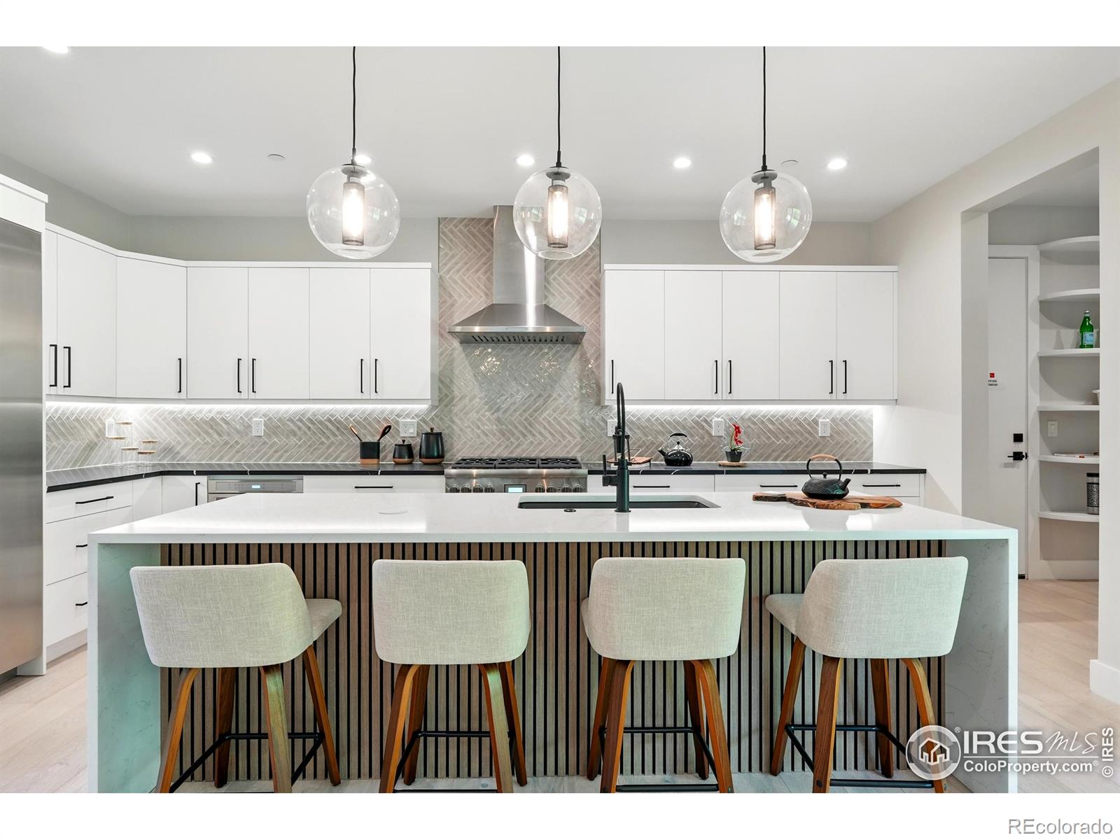 2860 Table Mesa Drive