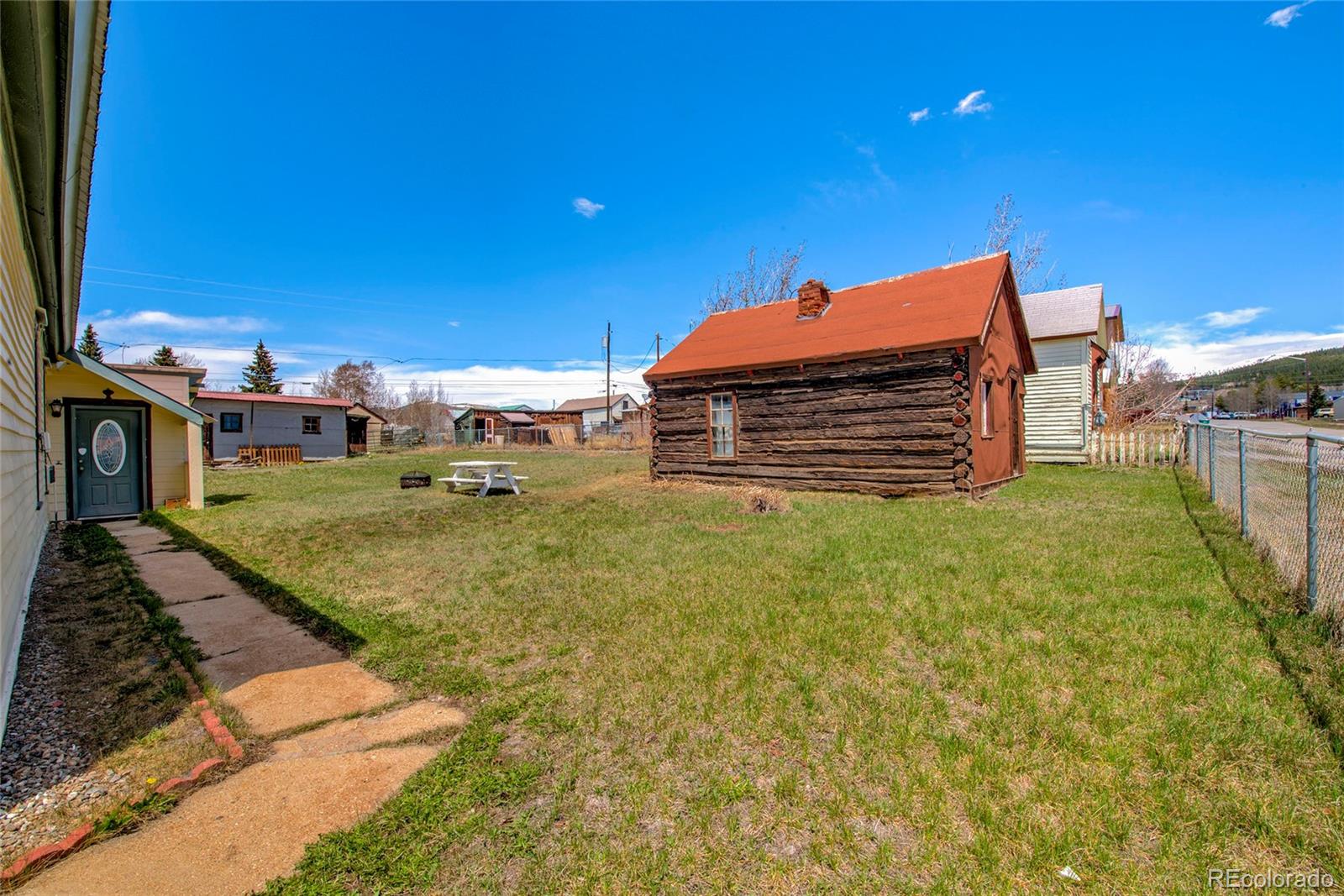 330 W 2nd Street