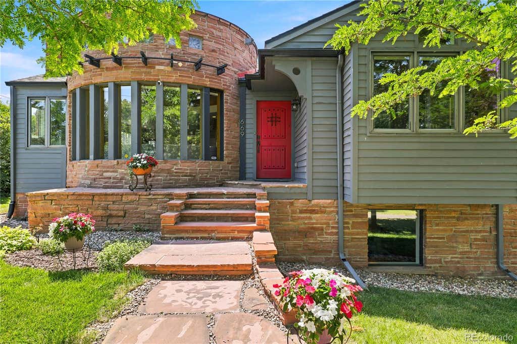 Photo of 669 Reed Street, Lakewood, CO 80214 (MLS # 2405329)