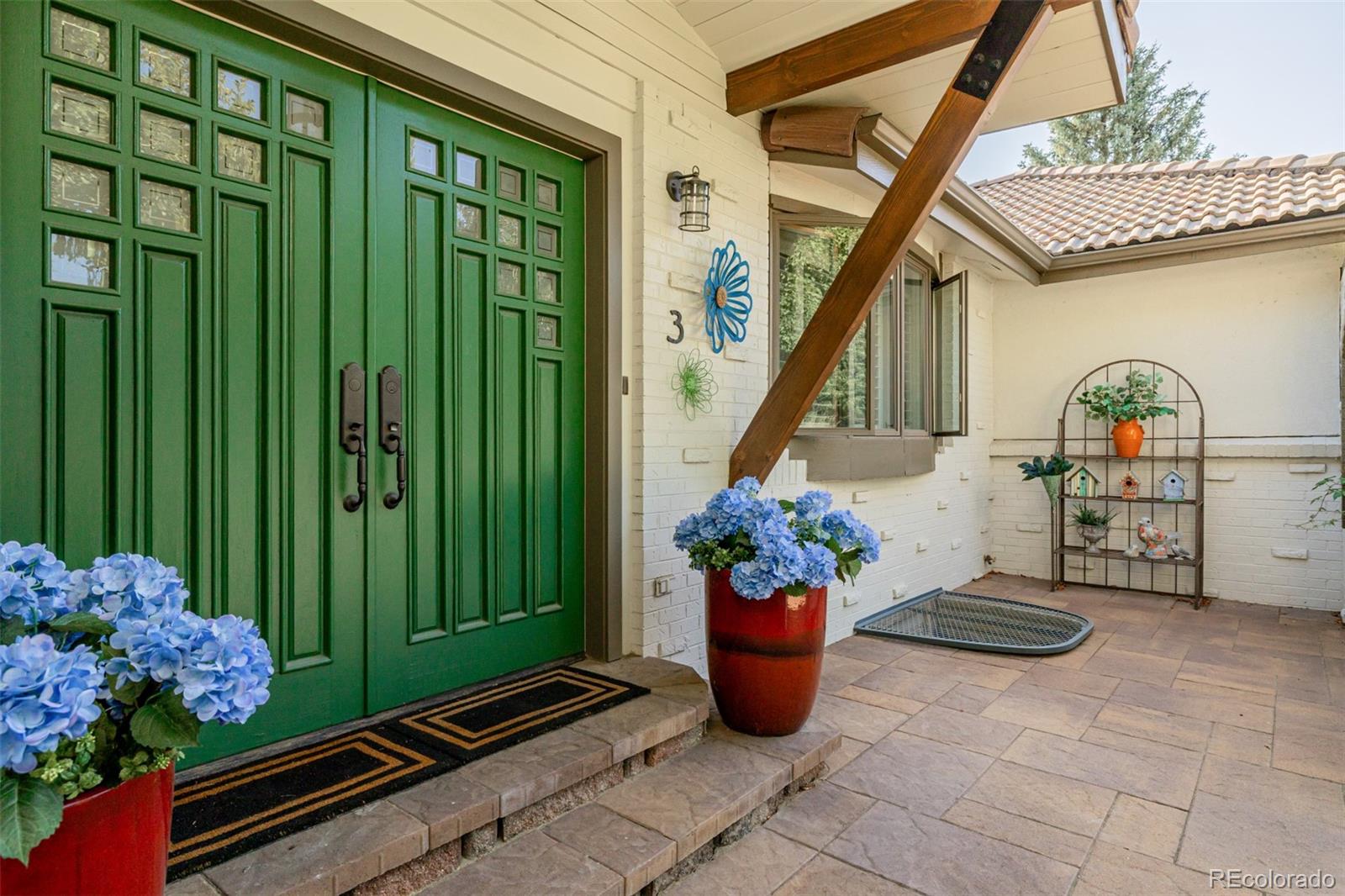 3 E Belleview Court