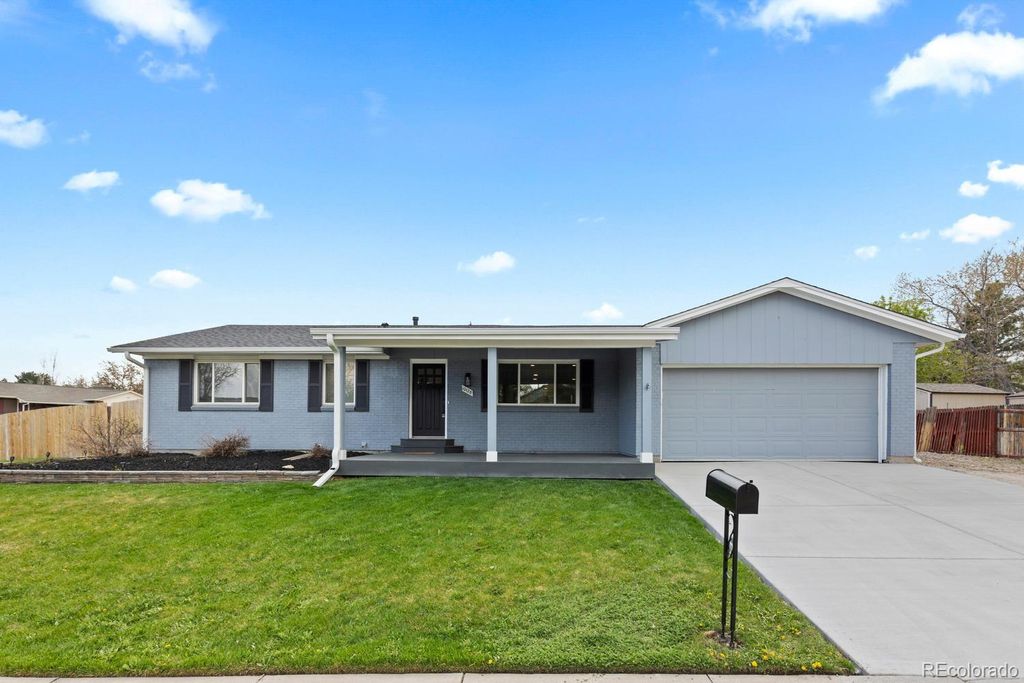 Photo of 10128 W Layton Place, Littleton, CO 80127 (MLS # 4526469)
