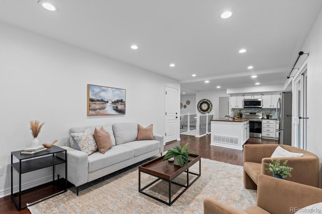 Photo of 10128 W Layton Place, Littleton, CO 80127 (MLS # 4526469)