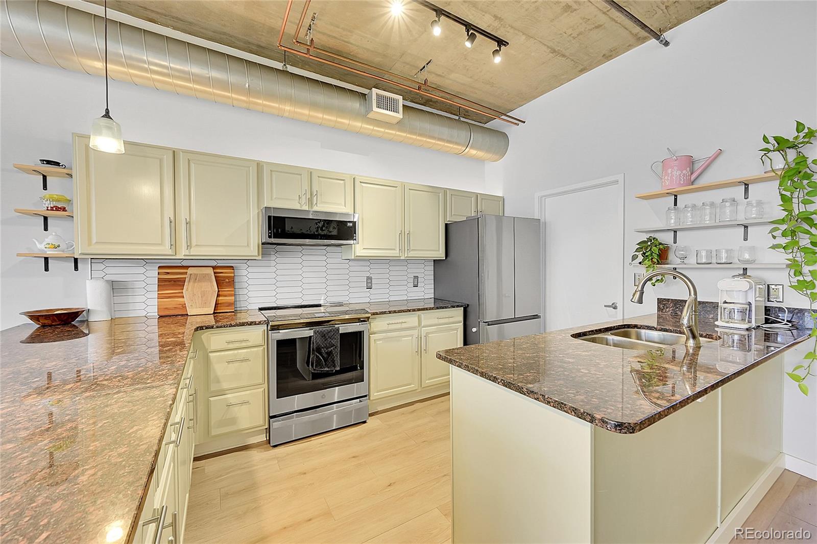 290 W 12th Avenue 205