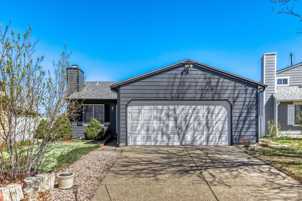 Photo of 19335 E Batavia Place E, Aurora, CO 80011 (MLS # 8140463)