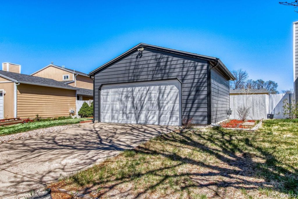 Photo of 19335 E Batavia Place E, Aurora, CO 80011 (MLS # 8140463)